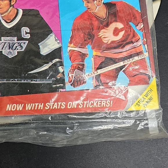 NEW Panini 1991-1992 Hockey NHL Player Sticker Album With 10 Packs of Sticker - Picture 10 of 11